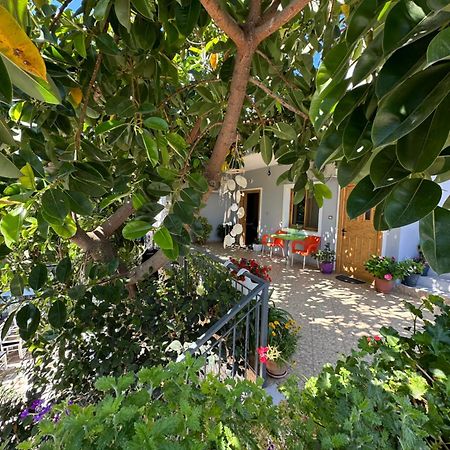 Albi'S Guesthouse Ksamil Exterior photo