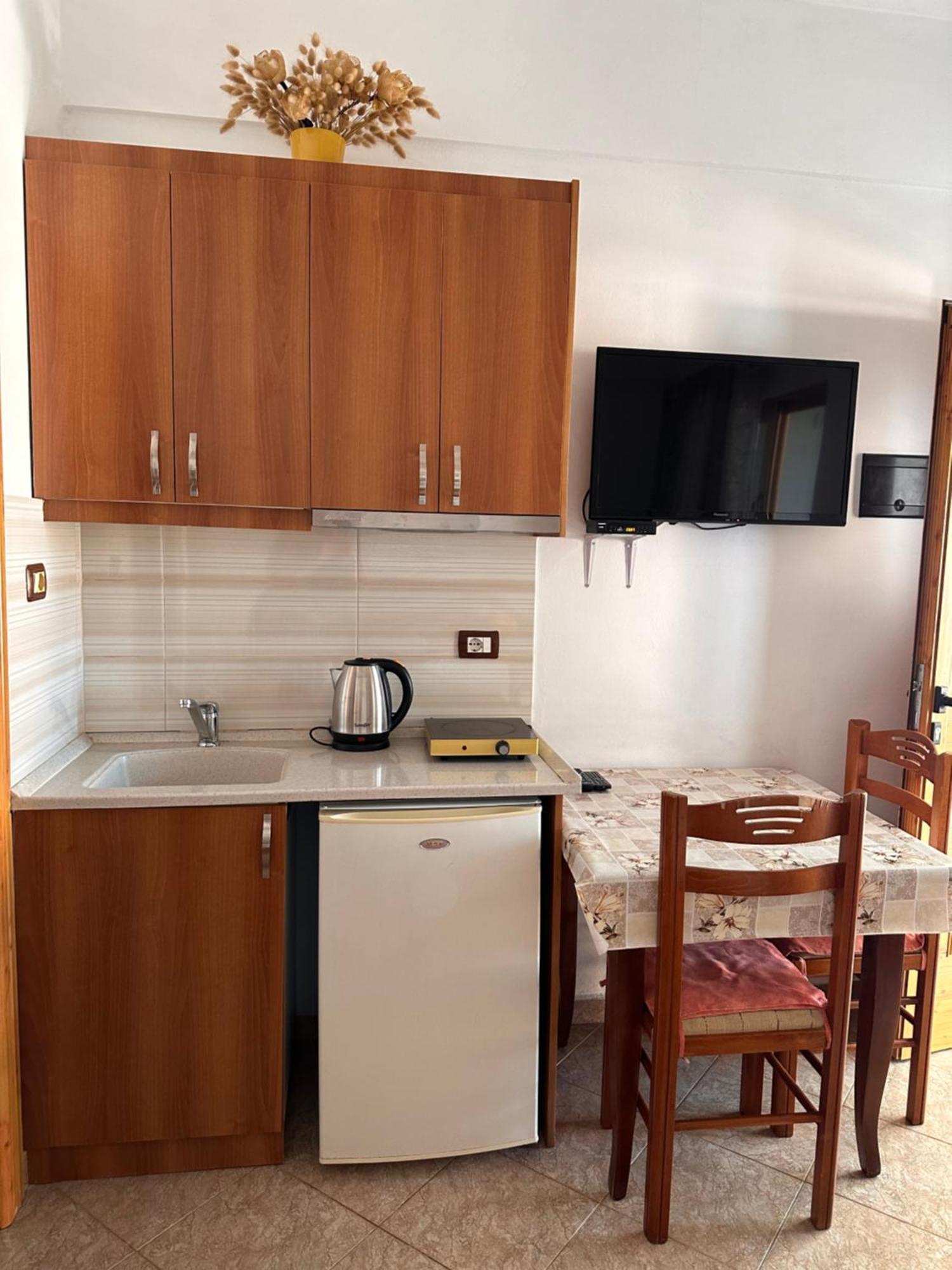 Albi'S Guesthouse Ksamil Exterior photo